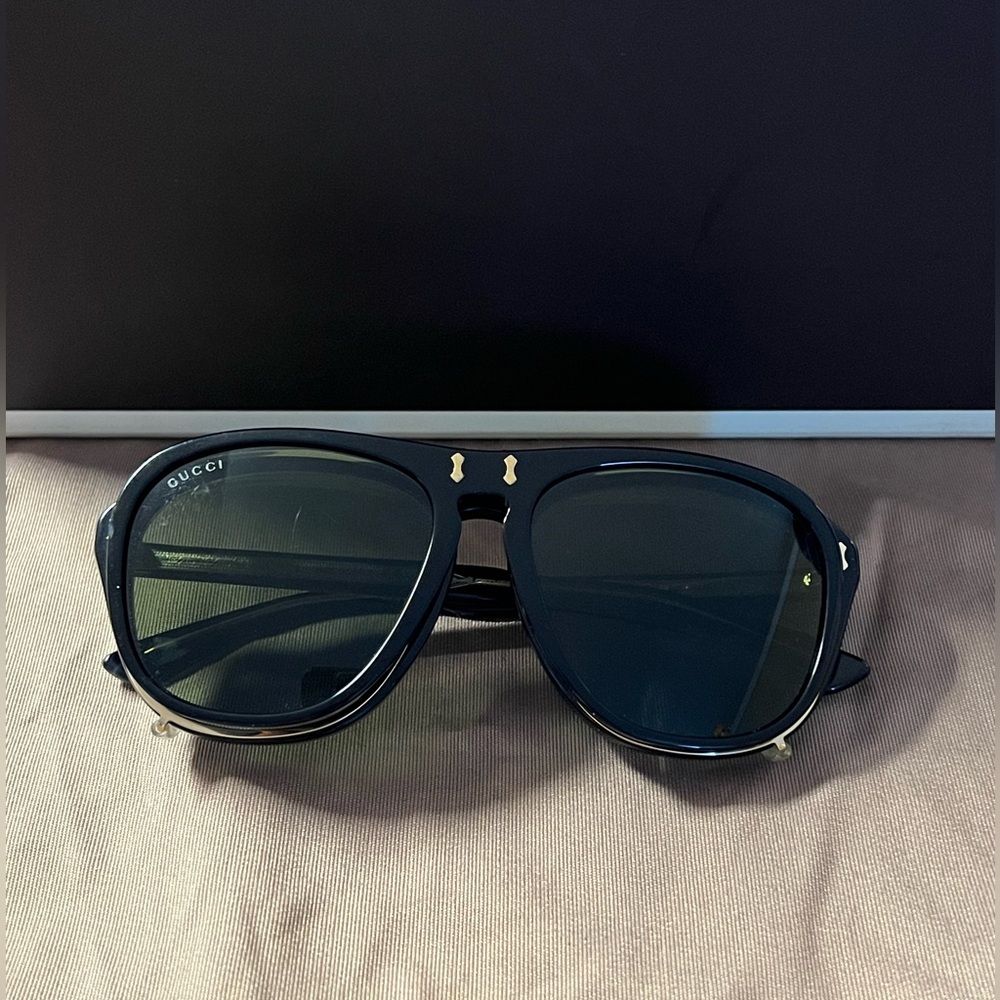 Flip Gucci sunglasses